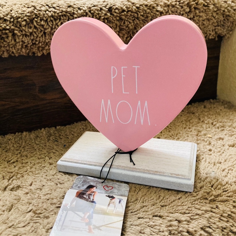 Rae dunn pet mom heart on wooden stand